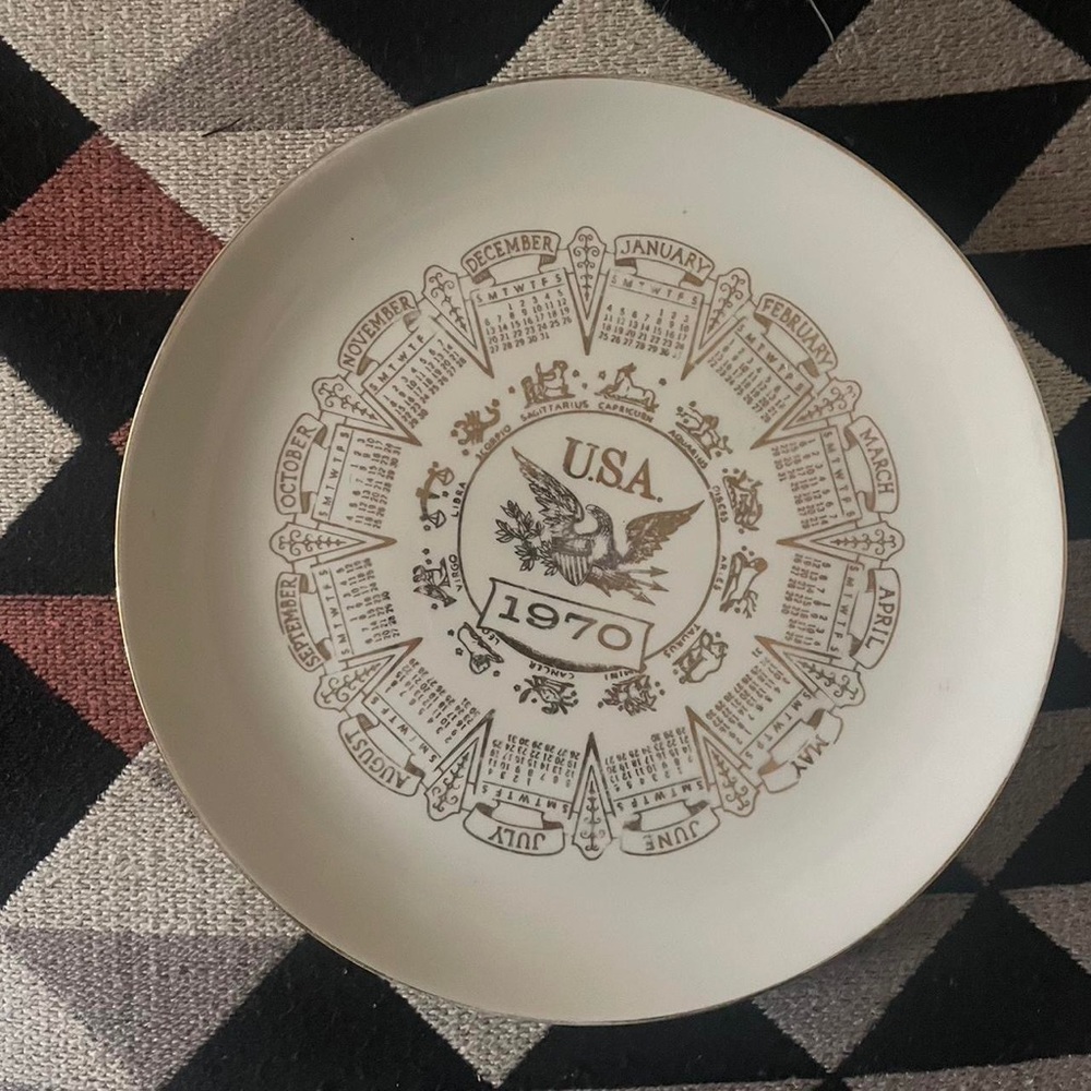 Vintage 1970 USA Porcelain Eagle Calendar Plate